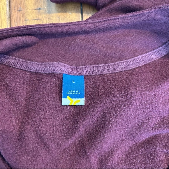 Bundle of 2 Old Navy Active Cropped Sweatshirts, Size Large, Tan, Burgundy - Picture 7 of 15